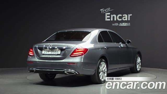 Mercedes-Benz E-Class 2018 — Photo 6/20