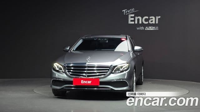Mercedes-Benz E-Class 2018 — Photo 17/20