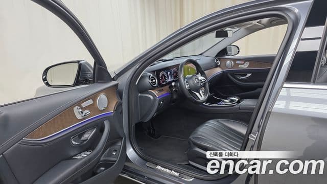 Mercedes-Benz E-Class 2018 — Photo 14/20