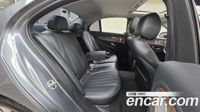 Mercedes-Benz E-Class 2018 — Photo 16/20