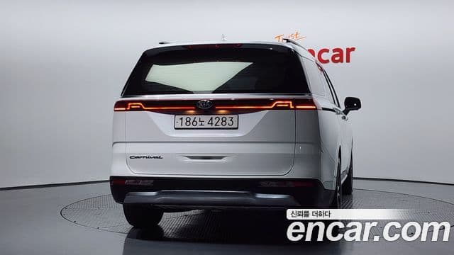Kia Carnival 2020 — ფოტო 18/20