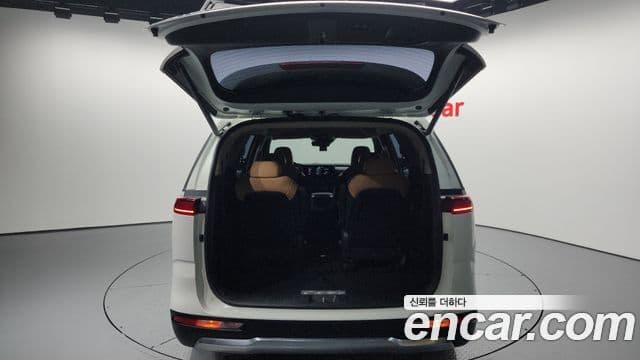 Kia Carnival 2020 — ფოტო 17/20