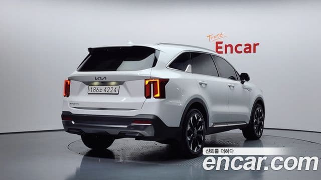 Kia Sorento 2023 — Фото 1/20