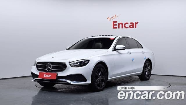 Mercedes-Benz E-Class 2021 — Photo 13/20