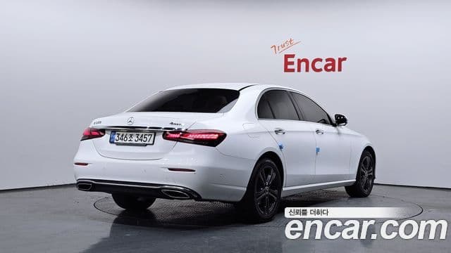 Mercedes-Benz E-Class 2021 — Photo 5/20