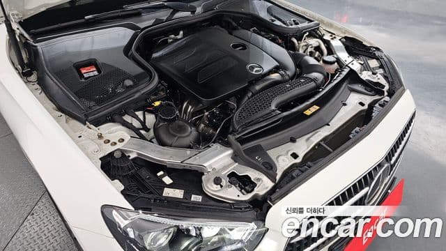 Mercedes-Benz E-Class 2021 — Photo 1/20