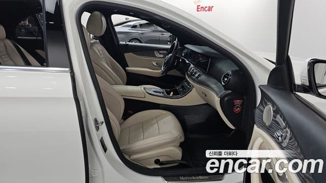 Mercedes-Benz E-Class 2021 — Photo 7/20