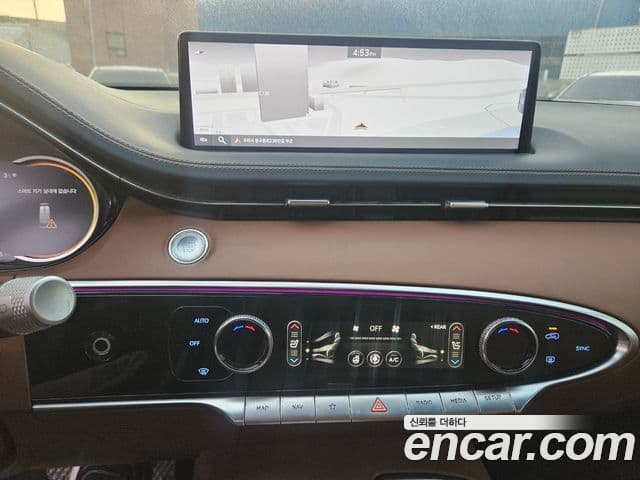 Genesis GV70 2021 — ფოტო 8/20