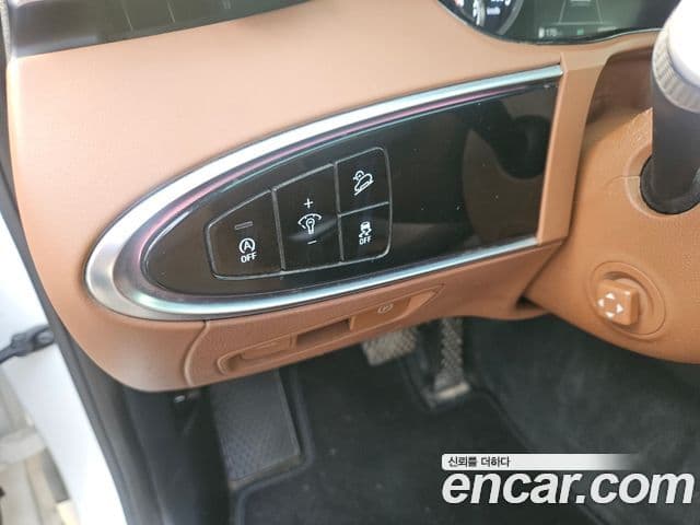 Genesis GV70 2021 — ფოტო 14/20