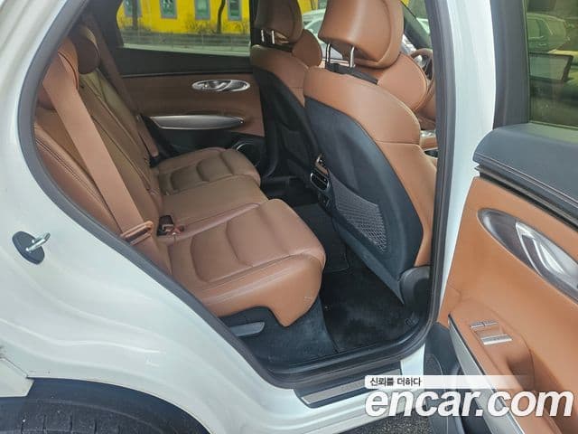 Genesis GV70 2021 — ფოტო 17/20