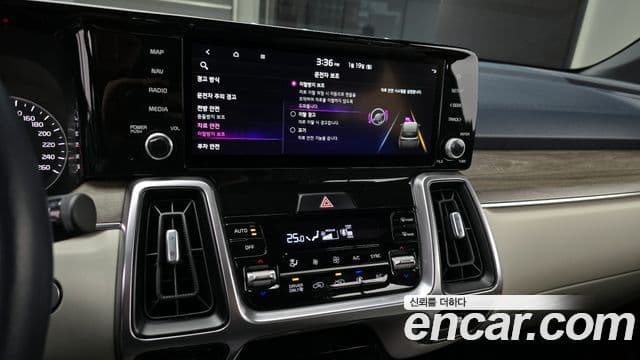 Kia Sorento 2022 — ფოტო 16/20