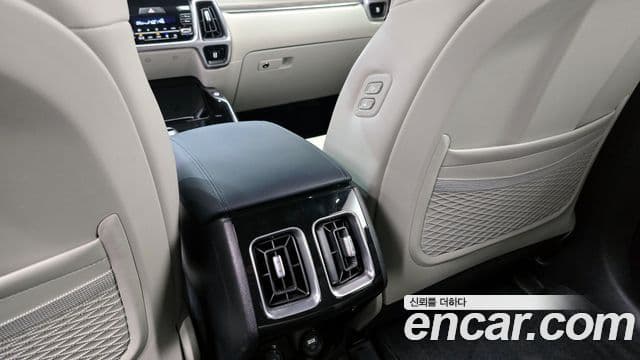 Kia Sorento 2022 — ფოტო 17/20