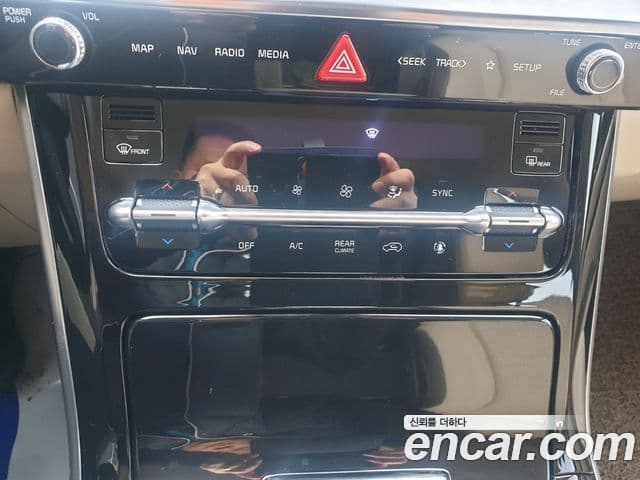 Kia Carnival 2023 — Фото 19/20