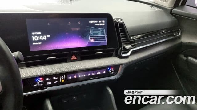 Kia Sportage 2022 — ფოტო 14/18