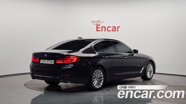 BMW 5 Series 2018 — ფოტო 2/20