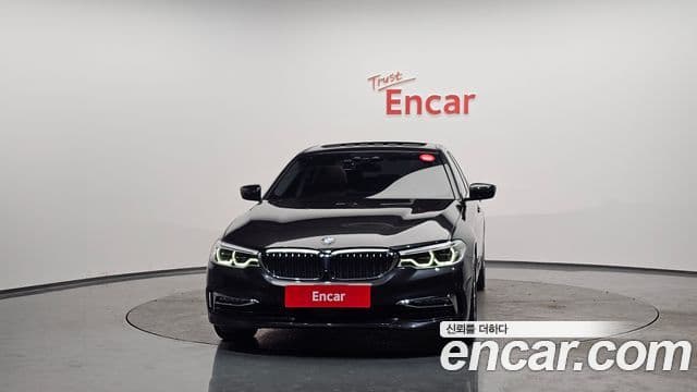BMW 5 Series 2018 — ფოტო 3/20