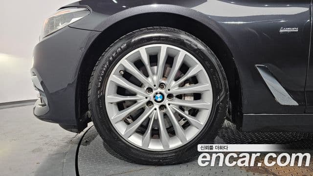 BMW 5 Series 2018 — ფოტო 5/20