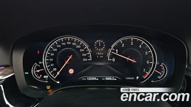BMW 5 Series 2018 — Şəkil 8/20