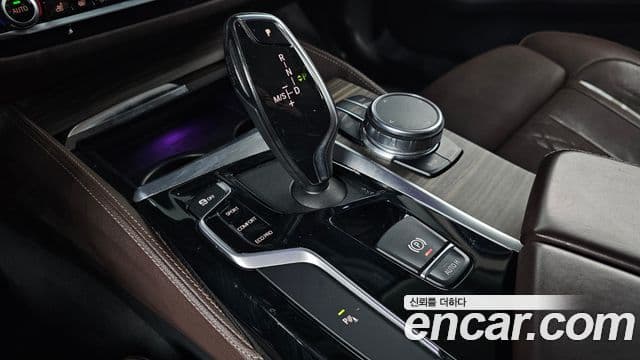 BMW 5 Series 2018 — ფოტო 9/20
