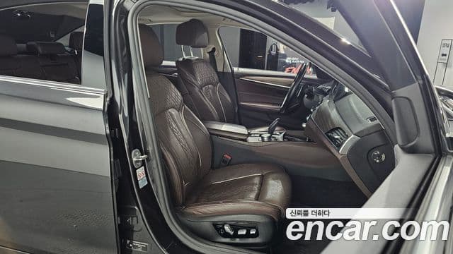 BMW 5 Series 2018 — ფოტო 10/20