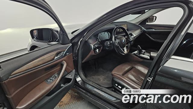 BMW 5 Series 2018 — ფოტო 11/20