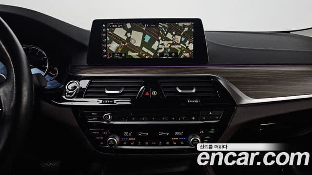 BMW 5 Series 2018 — Şəkil 14/20