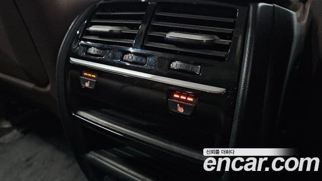 BMW 5 Series 2018 — ფოტო 18/20