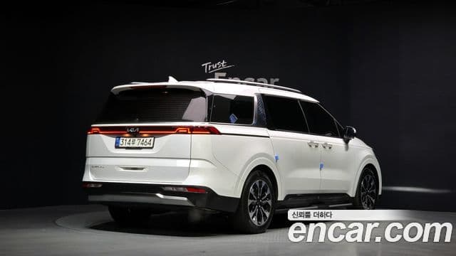 Kia Carnival 2021 — ფოტო 2/20