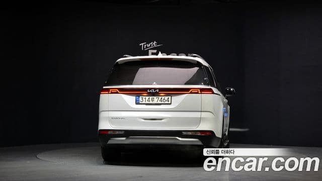 Kia Carnival 2021 — ფოტო 4/20