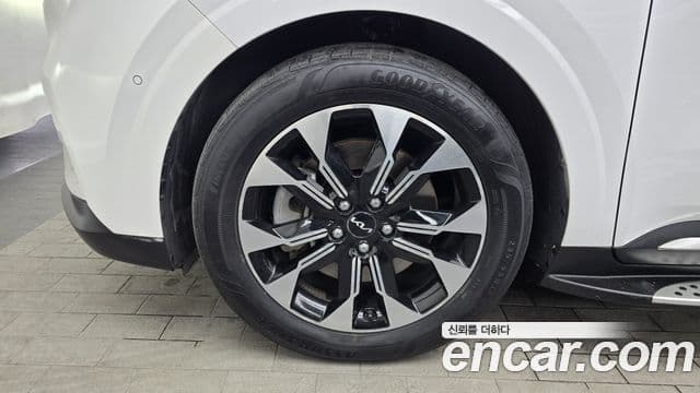Kia Carnival 2021 — ფოტო 5/20
