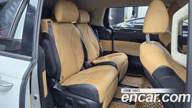 Kia Carnival 2021 — ფოტო 12/20