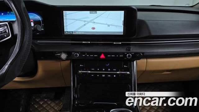 Kia Carnival 2021 — ფოტო 14/20