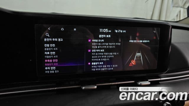 Kia Carnival 2021 — ფოტო 16/20