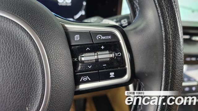 Kia Carnival 2021 — ფოტო 18/20