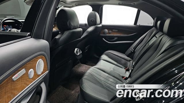 Mercedes-Benz E-Class 2019 — Фото 12/20