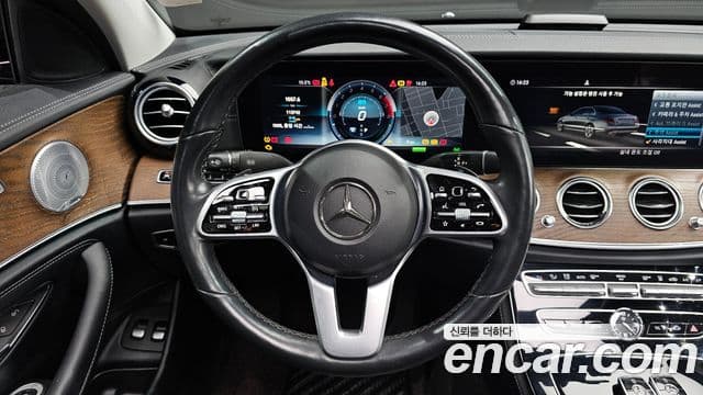 Mercedes-Benz E-Class 2019 — Фото 13/20
