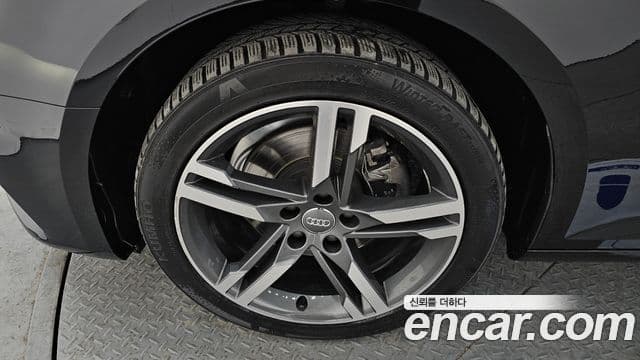 Audi A4 2019 — ფოტო 5/20