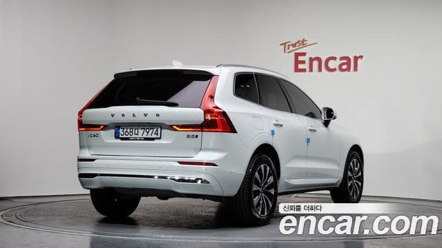 Volvo XC60 2023 — ფოტო 2/20