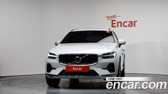 Volvo XC60 2023 — ფოტო 3/20