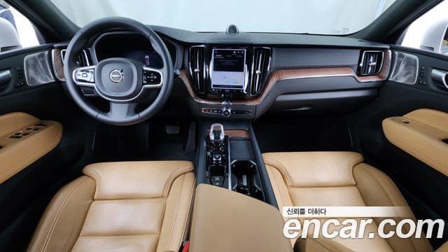 Volvo XC60 2023 — ფოტო 7/20