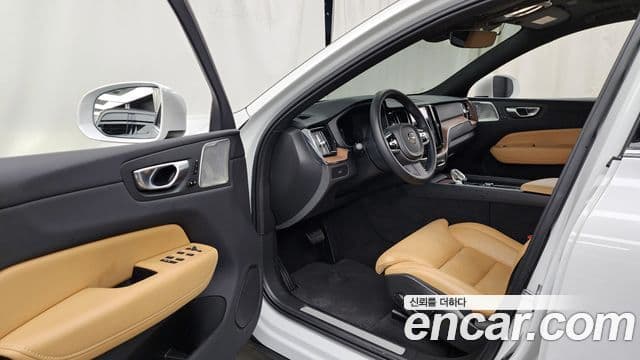 Volvo XC60 2023 — ფოტო 10/20