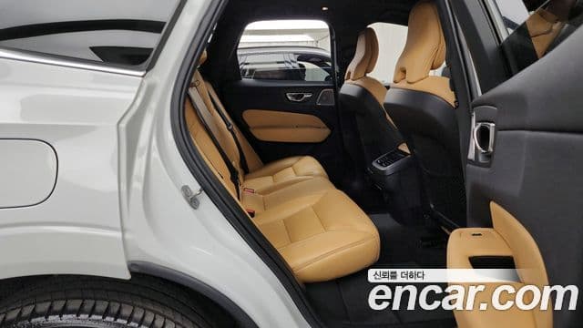 Volvo XC60 2023 — ფოტო 12/20