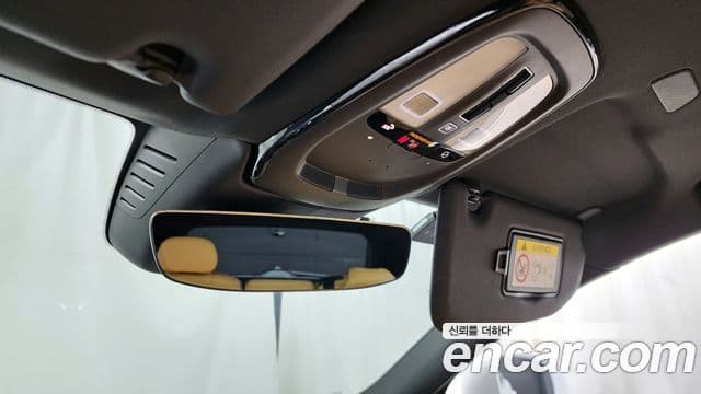 Volvo XC60 2023 — ფოტო 16/20