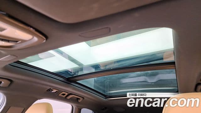 Volvo XC60 2023 — ფოტო 18/20