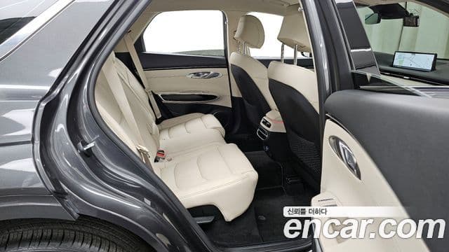 Genesis GV70 2022 — Şəkil 12/20