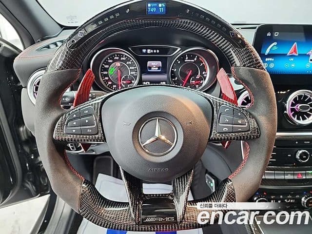 Mercedes-Benz GLA-Class 2018 — Photo 8/19