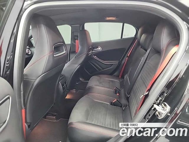 Mercedes-Benz GLA-Class 2018 — Photo 12/19