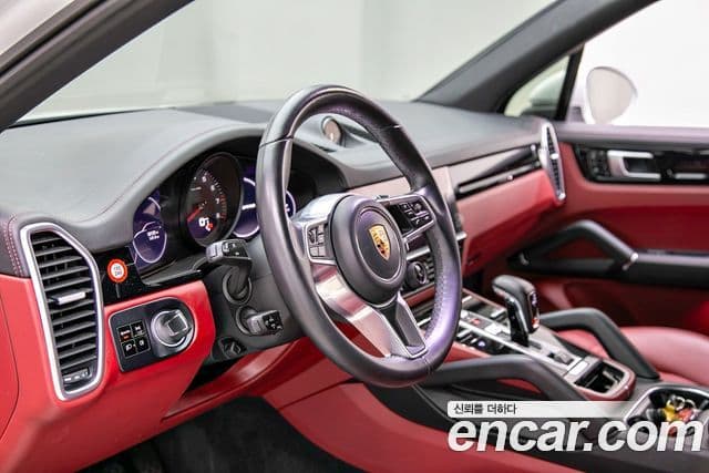 Porsche Cayenne 2020 — Photo 2/20