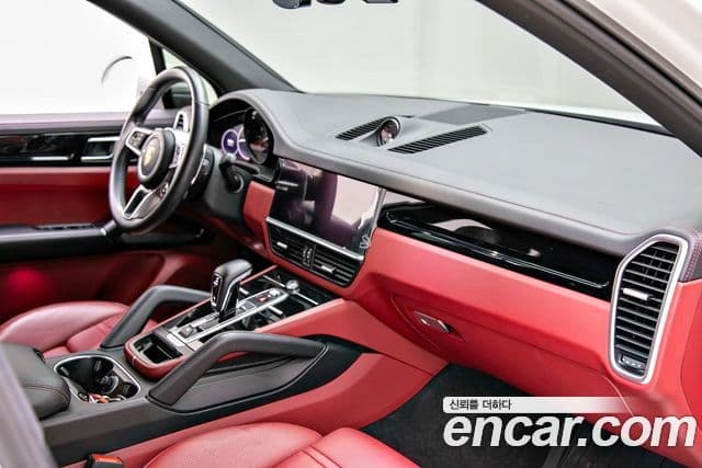 Porsche Cayenne 2020 — Photo 12/20