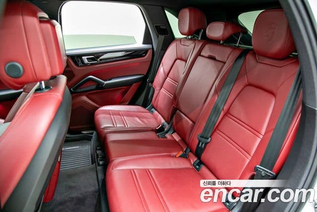 Porsche Cayenne 2020 — Photo 19/20